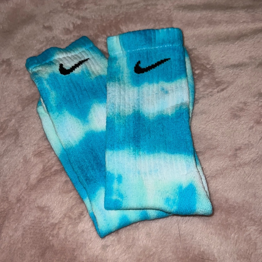 TYE DYED NIKE CREW SOCKS